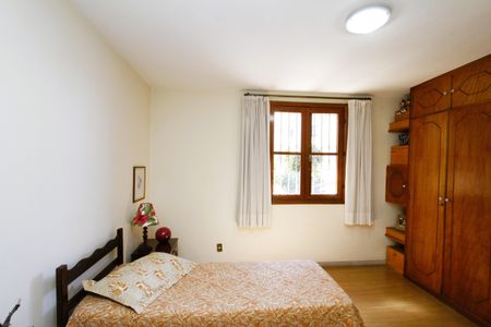 Casa à venda com 340m², 4 quartos e 2 vagasQuarto 2