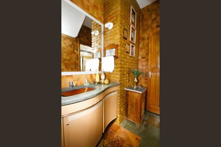 Casa à venda com 340m², 4 quartos e 2 vagasLavabo