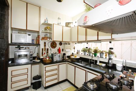 Casa à venda com 340m², 4 quartos e 2 vagasCozinha