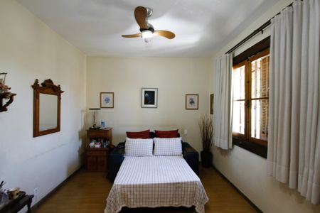 Casa à venda com 340m², 4 quartos e 2 vagas Suíte