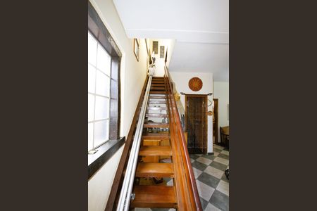 Casa à venda com 340m², 4 quartos e 2 vagasEscada