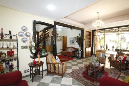 Casa à venda com 340m², 4 quartos e 2 vagasSala