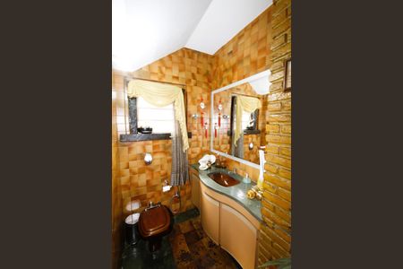 Casa à venda com 340m², 4 quartos e 2 vagasLavabo