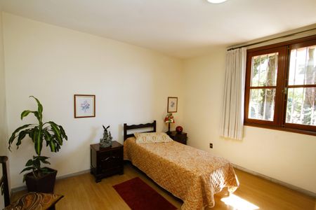 Casa à venda com 340m², 4 quartos e 2 vagasQuarto 2