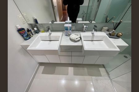 Casa à venda com 449m², 3 quartos e 4 vagas Casa à venda com 449m², 3 quartos e 4 vagasBanheiro 3