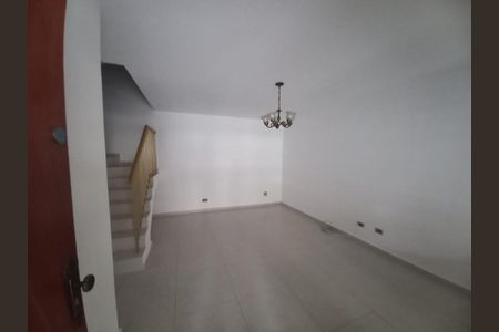 Casa à venda com 110m², 2 quartos e 2 vagasSala