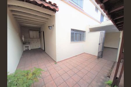 Casa à venda com 110m², 2 quartos e 2 vagas Casa à venda com 110m², 2 quartos e 2 vagasQuintal