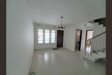 Casa à venda com 110m², 2 quartos e 2 vagasSala