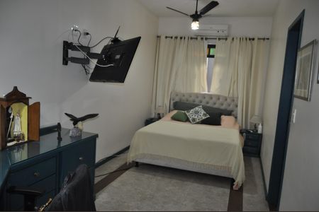 Casa à venda com 206m², 4 quartos e 4 vagasSuíte 1