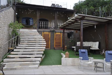 Casa à venda com 206m², 4 quartos e 4 vagasÁrea da Piscina