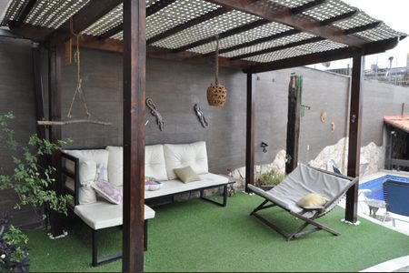 Casa à venda com 206m², 4 quartos e 4 vagasÁrea da Piscina