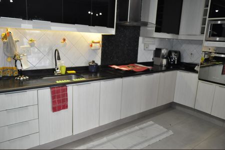 Casa à venda com 206m², 4 quartos e 4 vagasCozinha