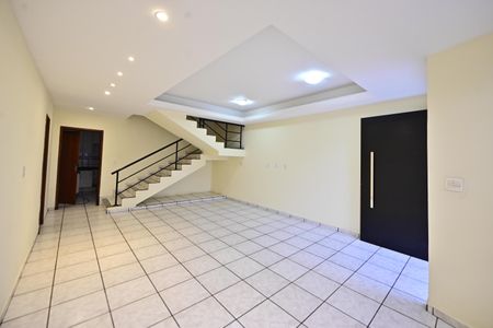 Sala de casa para alugar com 4 quartos, 254m² em Serrinha, Goiânia