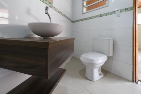 Casa à venda com 160m², 2 quartos e 2 vagas Casa à venda com 160m², 2 quartos e 2 vagasÁrea comum - Banheiro da Área Gourmet