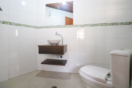 Casa à venda com 160m², 2 quartos e 2 vagas Casa à venda com 160m², 2 quartos e 2 vagasÁrea comum - Banheiro da Área Gourmet