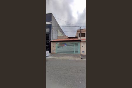 Casa à venda com 160m², 2 quartos e 2 vagas Casa à venda com 160m², 2 quartos e 2 vagasFachada