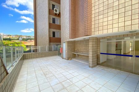 Apartamento à venda com 190m², 4 quartos e 3 vagasÁrea comum - Pátio