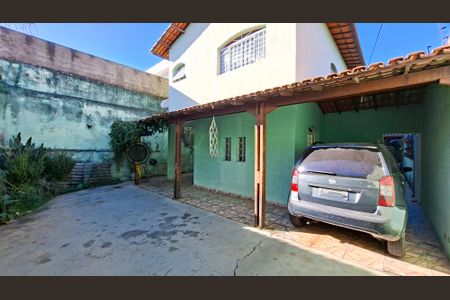 Casa à venda com 260m², 4 quartos e 2 vagas Casa à venda com 260m², 4 quartos e 2 vagasGaragem