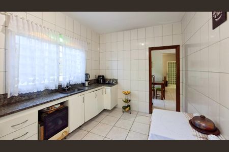 Casa à venda com 260m², 4 quartos e 2 vagas Casa à venda com 260m², 4 quartos e 2 vagasCozinha