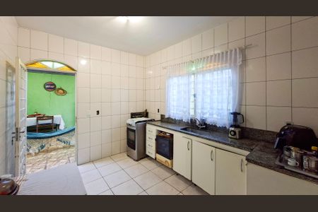 Casa à venda com 260m², 4 quartos e 2 vagas Casa à venda com 260m², 4 quartos e 2 vagasCozinha