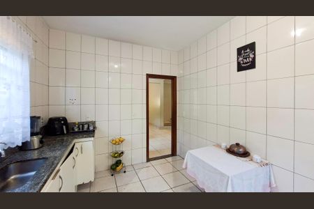 Casa à venda com 260m², 4 quartos e 2 vagas Casa à venda com 260m², 4 quartos e 2 vagasCozinha