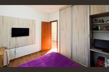 Casa à venda com 260m², 4 quartos e 2 vagas Casa à venda com 260m², 4 quartos e 2 vagasQuarto 2