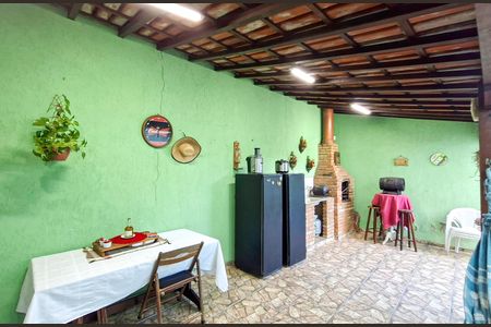 Casa à venda com 260m², 4 quartos e 2 vagas Casa à venda com 260m², 4 quartos e 2 vagasQuintal