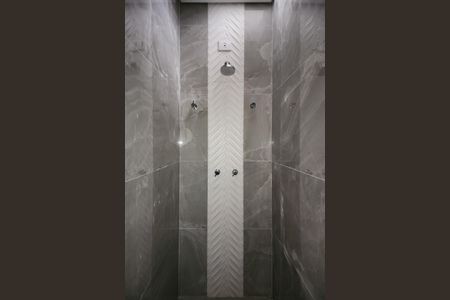 Casa à venda com 280m², 3 quartos e 4 vagas Casa à venda com 280m², 3 quartos e 4 vagasBanheiro da Suíte 1