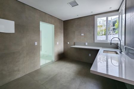 Casa à venda com 280m², 3 quartos e 4 vagas Casa à venda com 280m², 3 quartos e 4 vagasCozinha