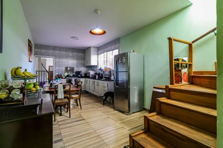 Casa à venda com 180m², 5 quartos e 2 vagas Casa à venda com 180m², 5 quartos e 2 vagasCozinha