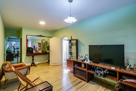 Casa à venda com 180m², 5 quartos e 2 vagas Casa à venda com 180m², 5 quartos e 2 vagasSala