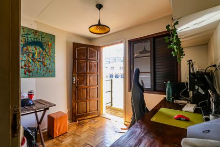 Casa à venda com 180m², 5 quartos e 2 vagas Casa à venda com 180m², 5 quartos e 2 vagasEscritório