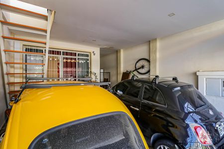Casa à venda com 180m², 5 quartos e 2 vagas Casa à venda com 180m², 5 quartos e 2 vagasGaragem