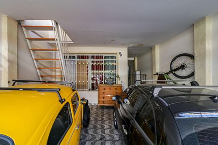 Casa à venda com 180m², 5 quartos e 2 vagas Casa à venda com 180m², 5 quartos e 2 vagasGaragem
