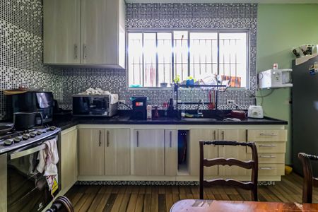 Casa à venda com 180m², 5 quartos e 2 vagas Casa à venda com 180m², 5 quartos e 2 vagasCozinha