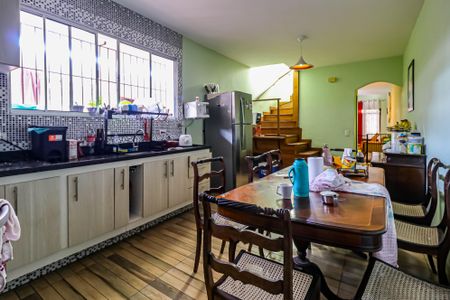 Casa à venda com 180m², 5 quartos e 2 vagas Casa à venda com 180m², 5 quartos e 2 vagasCozinha