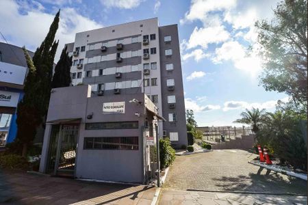 Apartamento à venda com 43m², 2 quartos e 1 vaga Apartamento à venda com 43m², 2 quartos e 1 vagaFachada e portaria