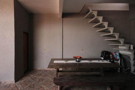Casa à venda com 300m², 4 quartos e 2 vagas Casa à venda com 300m², 4 quartos e 2 vagasQuintal