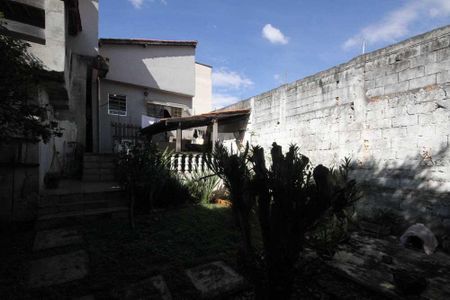 Casa à venda com 300m², 4 quartos e 2 vagas Casa à venda com 300m², 4 quartos e 2 vagasQuintal
