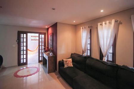 Casa à venda com 300m², 4 quartos e 2 vagas Casa à venda com 300m², 4 quartos e 2 vagasSala