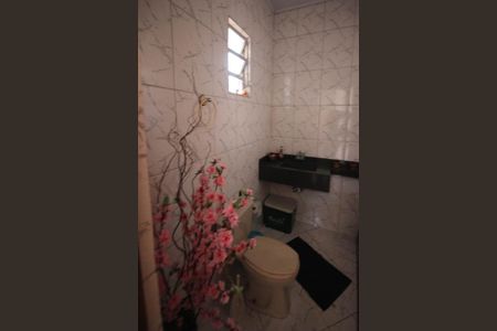 Casa à venda com 300m², 4 quartos e 2 vagas Casa à venda com 300m², 4 quartos e 2 vagasBanheiro 02