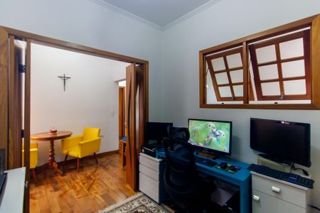 Casa à venda com 300m², 6 quartos e 3 vagas Casa à venda com 300m², 6 quartos e 3 vagasQuarto 1