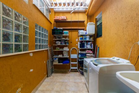 Casa à venda com 300m², 6 quartos e 3 vagas Casa à venda com 300m², 6 quartos e 3 vagasCasa 2 - Área de Serviço