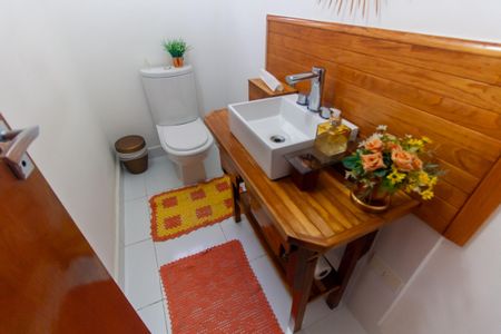 Casa à venda com 300m², 6 quartos e 3 vagas Casa à venda com 300m², 6 quartos e 3 vagasLavabo