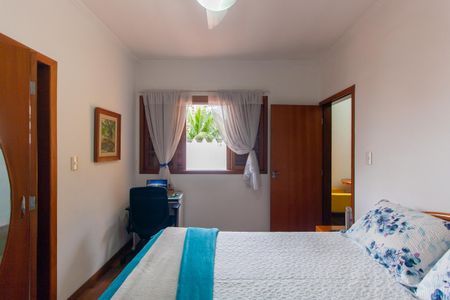 Casa à venda com 300m², 6 quartos e 3 vagas Casa à venda com 300m², 6 quartos e 3 vagasSuíte