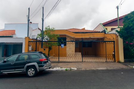 Casa à venda com 300m², 6 quartos e 3 vagas Casa à venda com 300m², 6 quartos e 3 vagasFachada