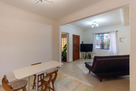 Casa à venda com 300m², 6 quartos e 3 vagas Casa à venda com 300m², 6 quartos e 3 vagasCasa 2 - Sala