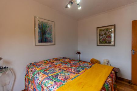 Casa à venda com 300m², 6 quartos e 3 vagas Casa à venda com 300m², 6 quartos e 3 vagasQuarto 2