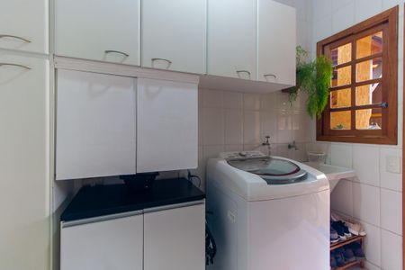 Casa à venda com 300m², 6 quartos e 3 vagas Casa à venda com 300m², 6 quartos e 3 vagasÁrea de Serviço