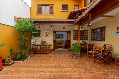 Casa à venda com 300m², 6 quartos e 3 vagas Casa à venda com 300m², 6 quartos e 3 vagasÁrea de Lazer